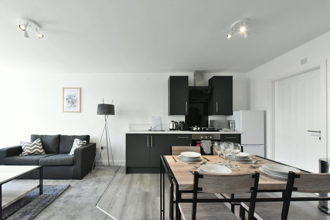 The Breath Taking Cube Aparthotel Pontefract Bagian luar foto