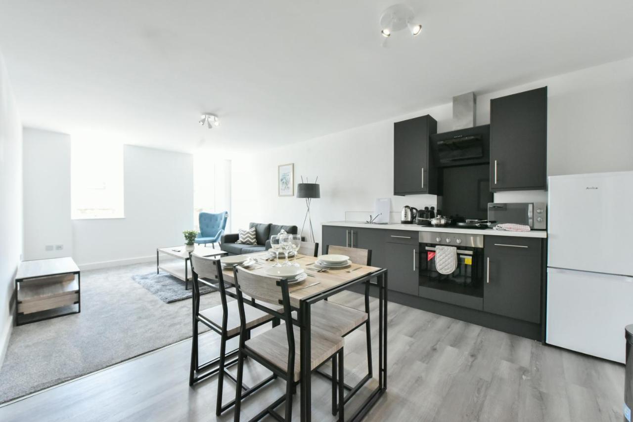 The Breath Taking Cube Aparthotel Pontefract Bagian luar foto