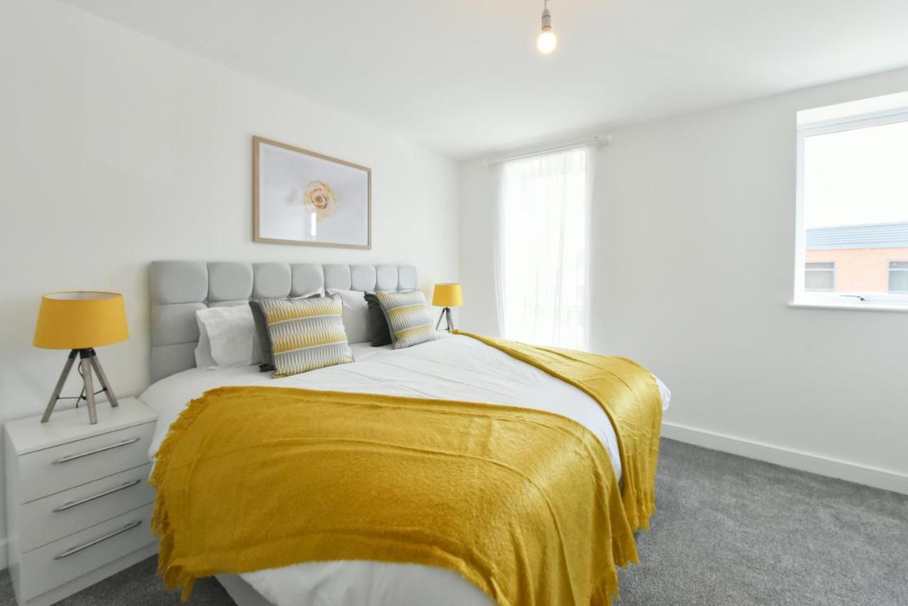 The Breath Taking Cube Aparthotel Pontefract Bagian luar foto