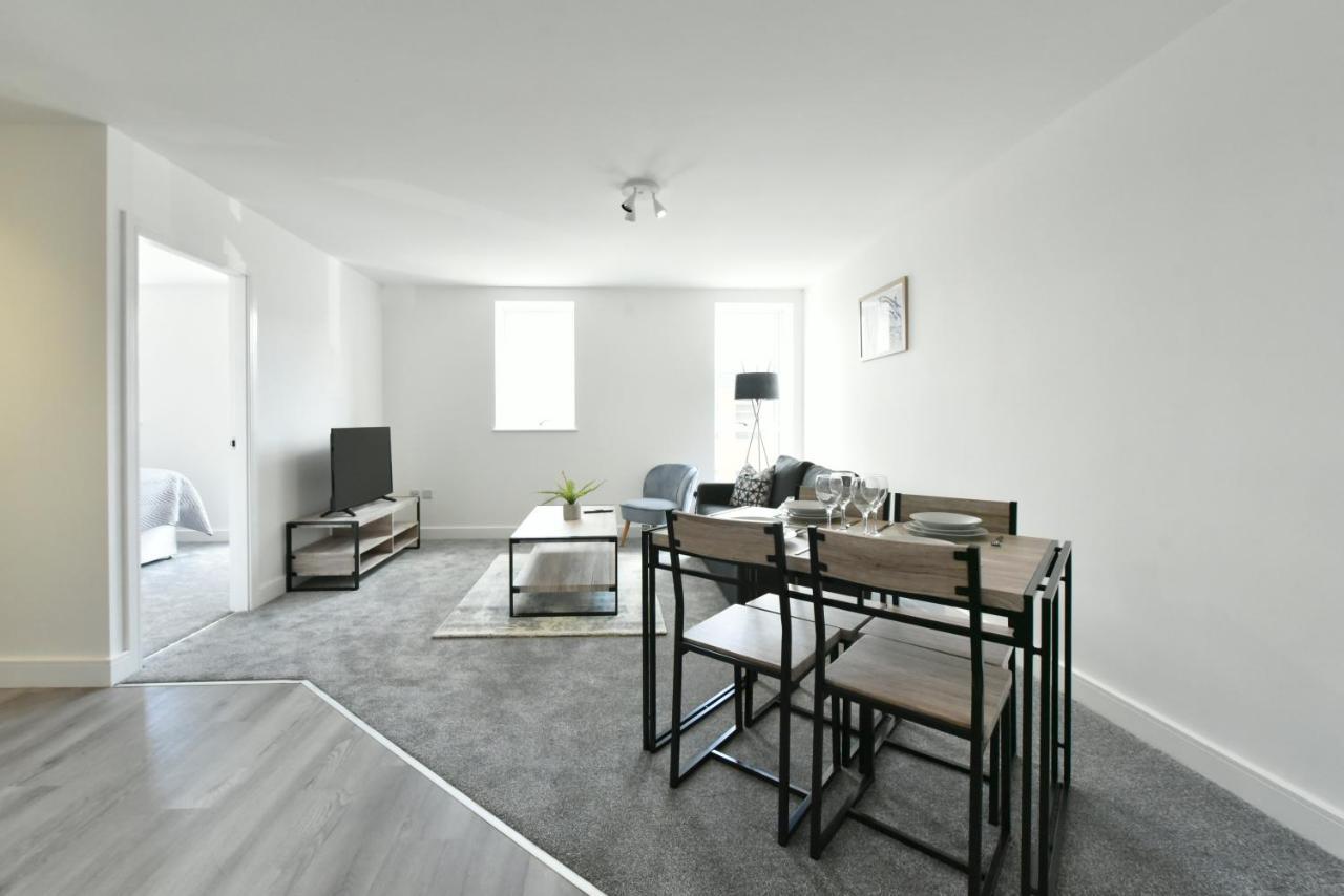 The Breath Taking Cube Aparthotel Pontefract Bagian luar foto