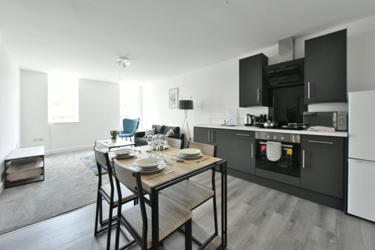 The Breath Taking Cube Aparthotel Pontefract Bagian luar foto