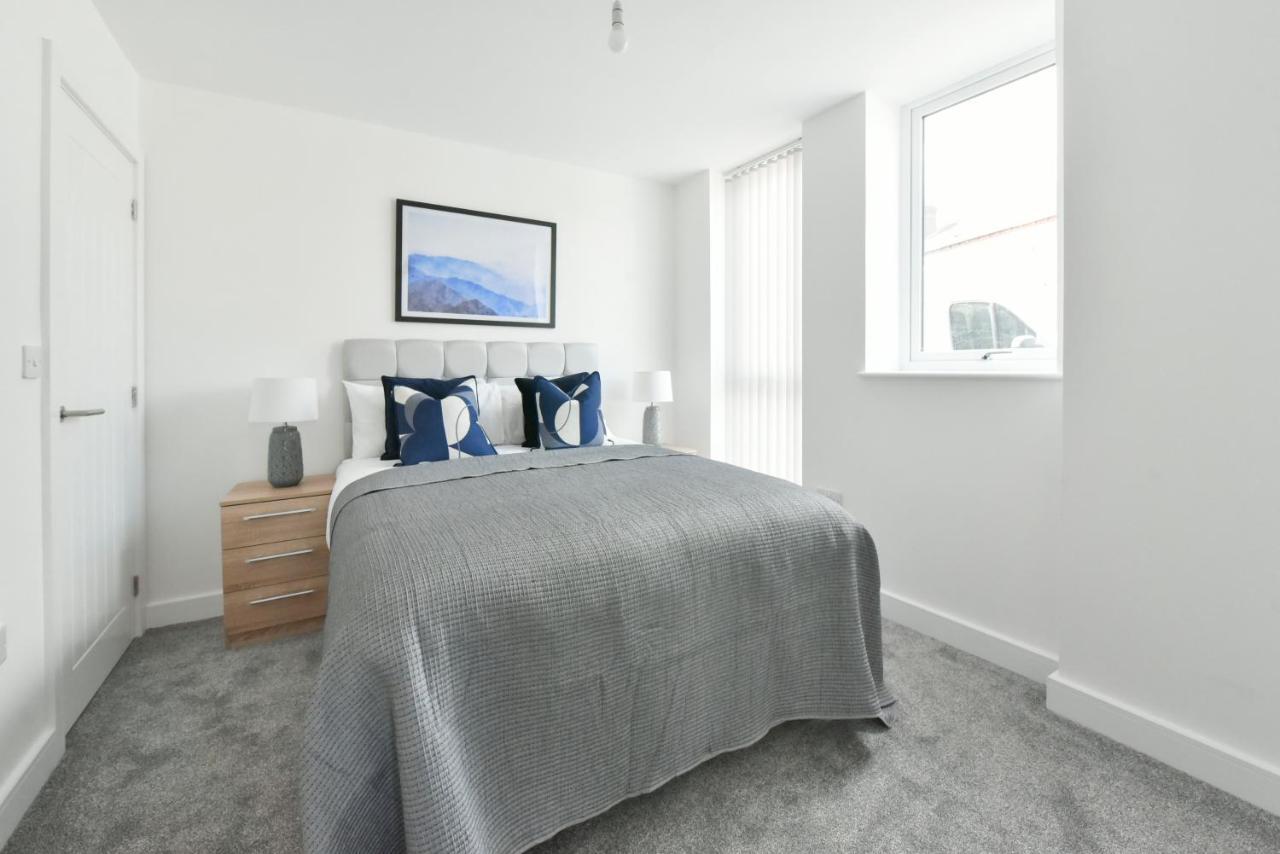 The Breath Taking Cube Aparthotel Pontefract Bagian luar foto