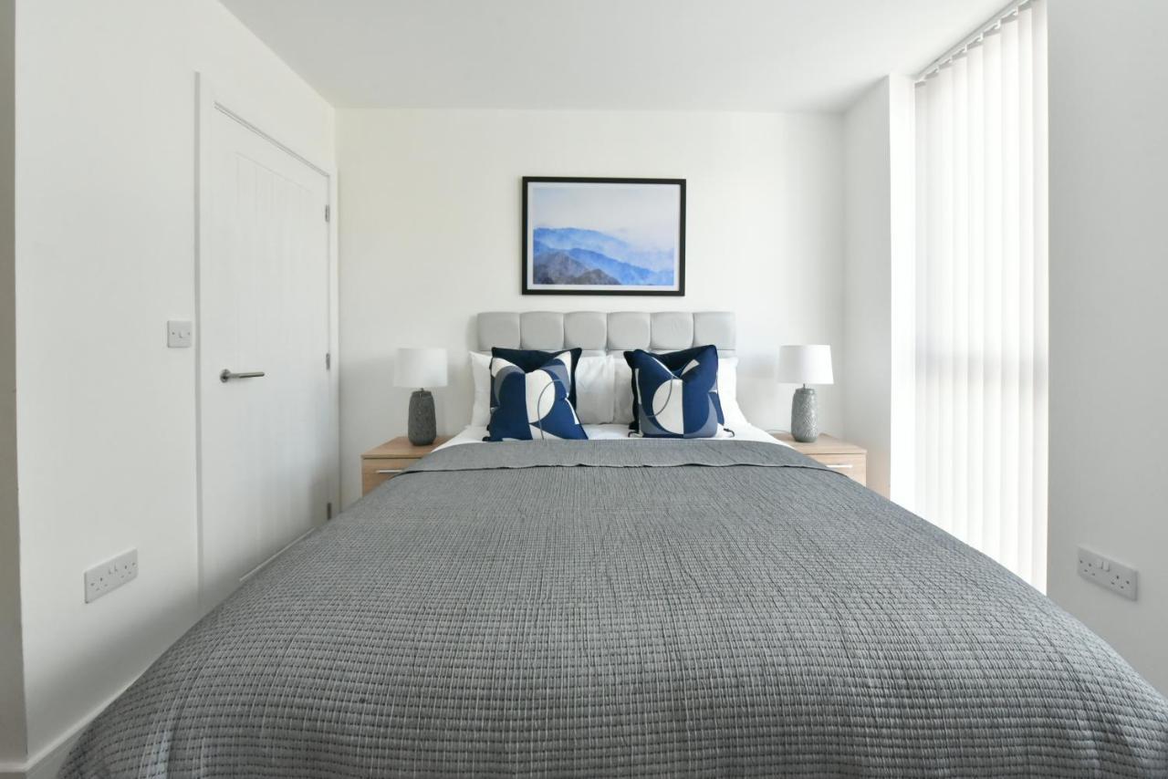 The Breath Taking Cube Aparthotel Pontefract Bagian luar foto