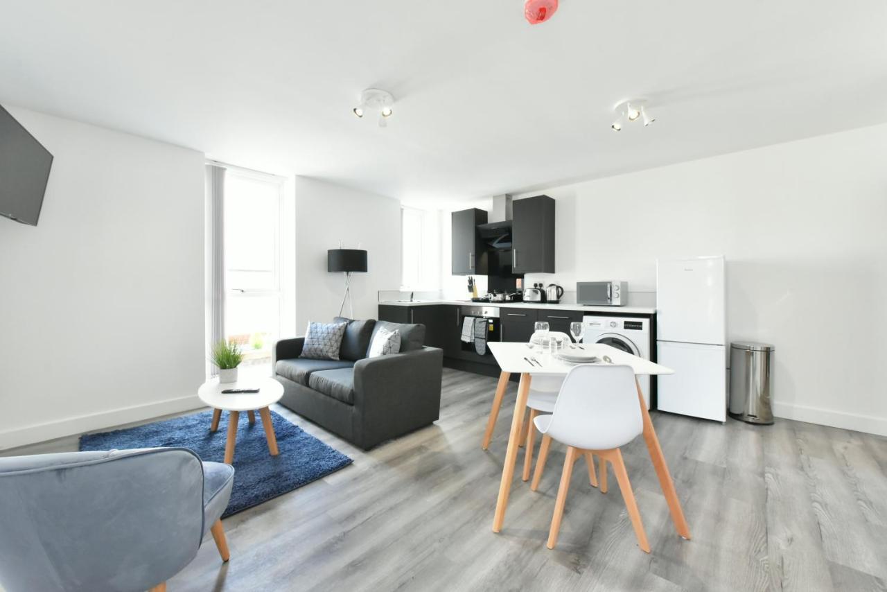 The Breath Taking Cube Aparthotel Pontefract Bagian luar foto