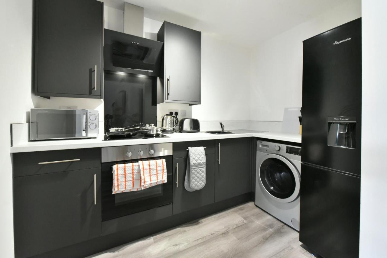 The Breath Taking Cube Aparthotel Pontefract Bagian luar foto